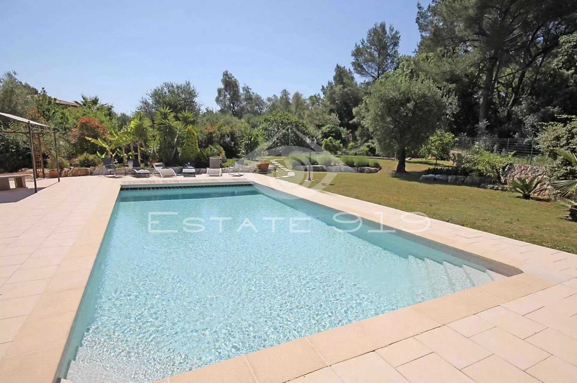 Hus i Le Plan, Provence-Alpes-Cote d'Azur 12555720