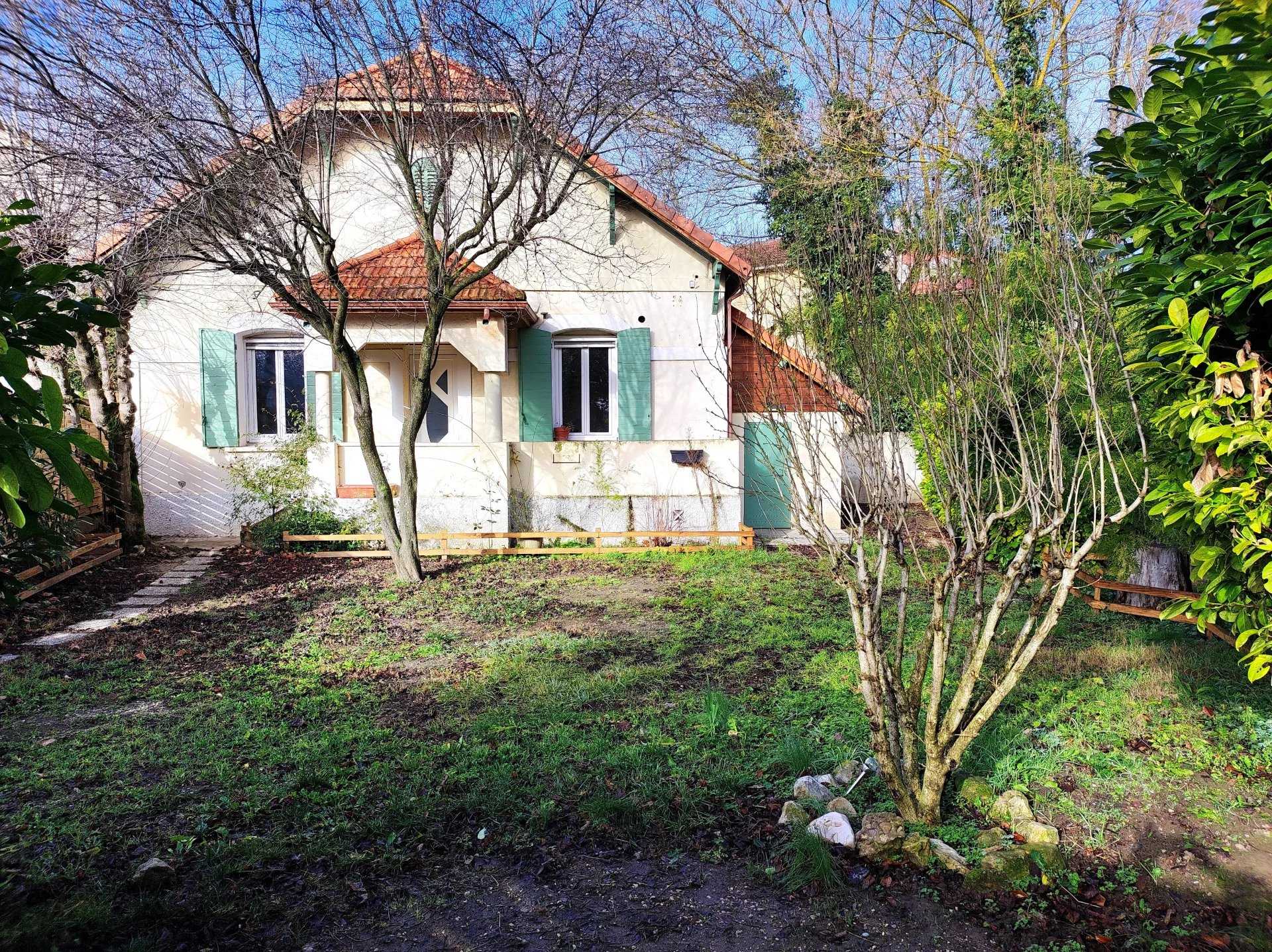 rumah dalam La Motte-d'Aigues, Provence-Alpes-Cote d'Azur 12555727