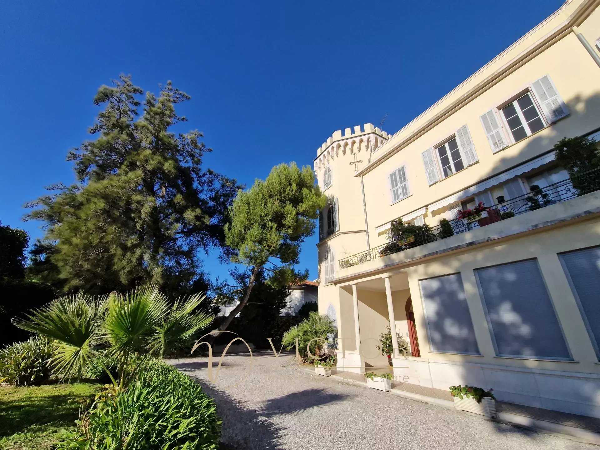 Residential in Nice, Alpes-Maritimes 12555807