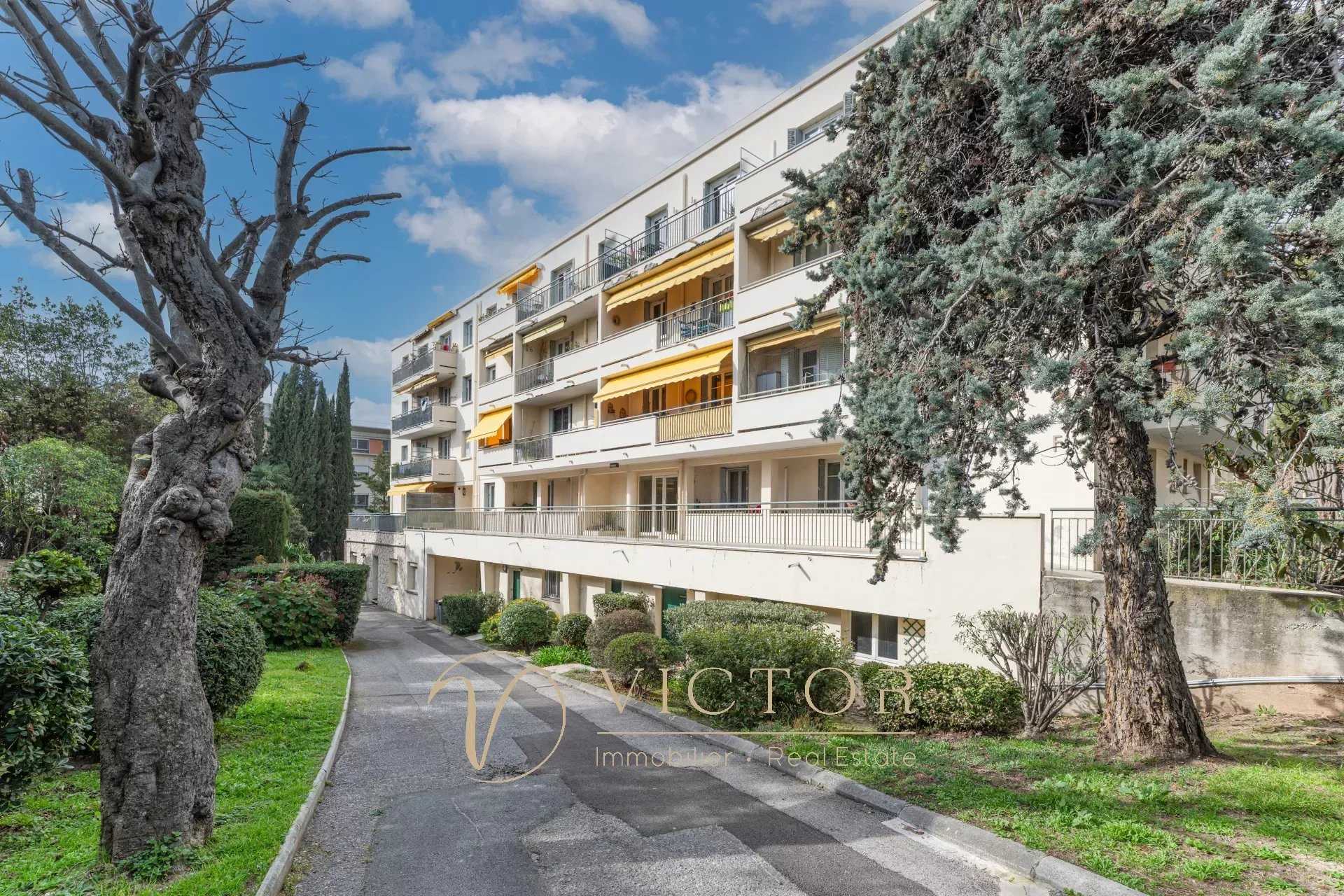 Condominium in Nice, Provence-Alpes-Cote d'Azur 12555810