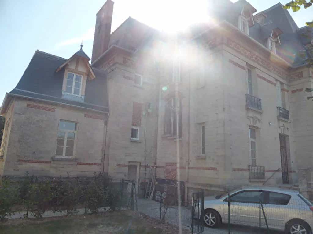 Condominium in Crépy-en-Valois, Oise 12555813