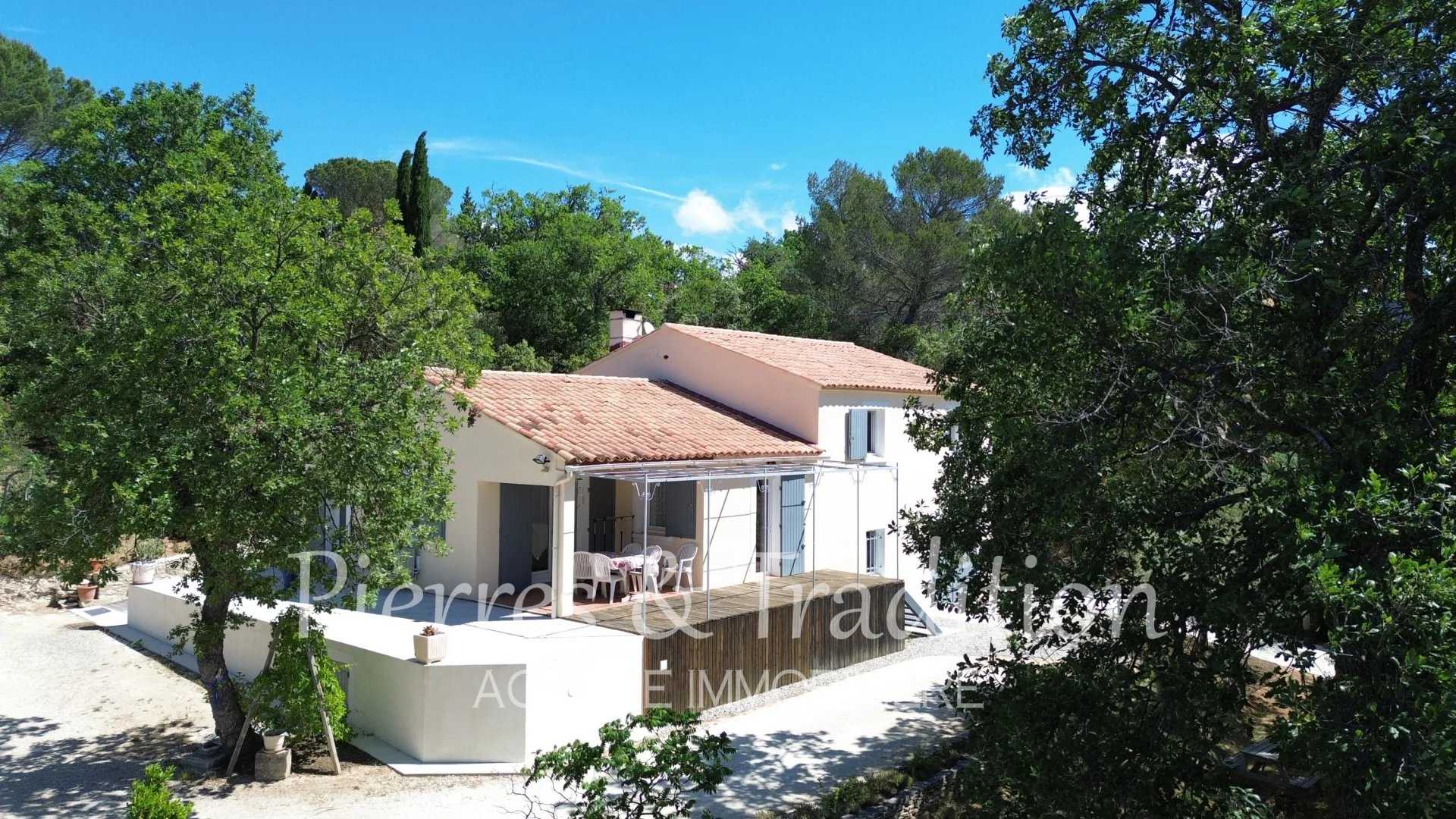 Hus i Lioux, Provence-Alpes-Cote d'Azur 12556559