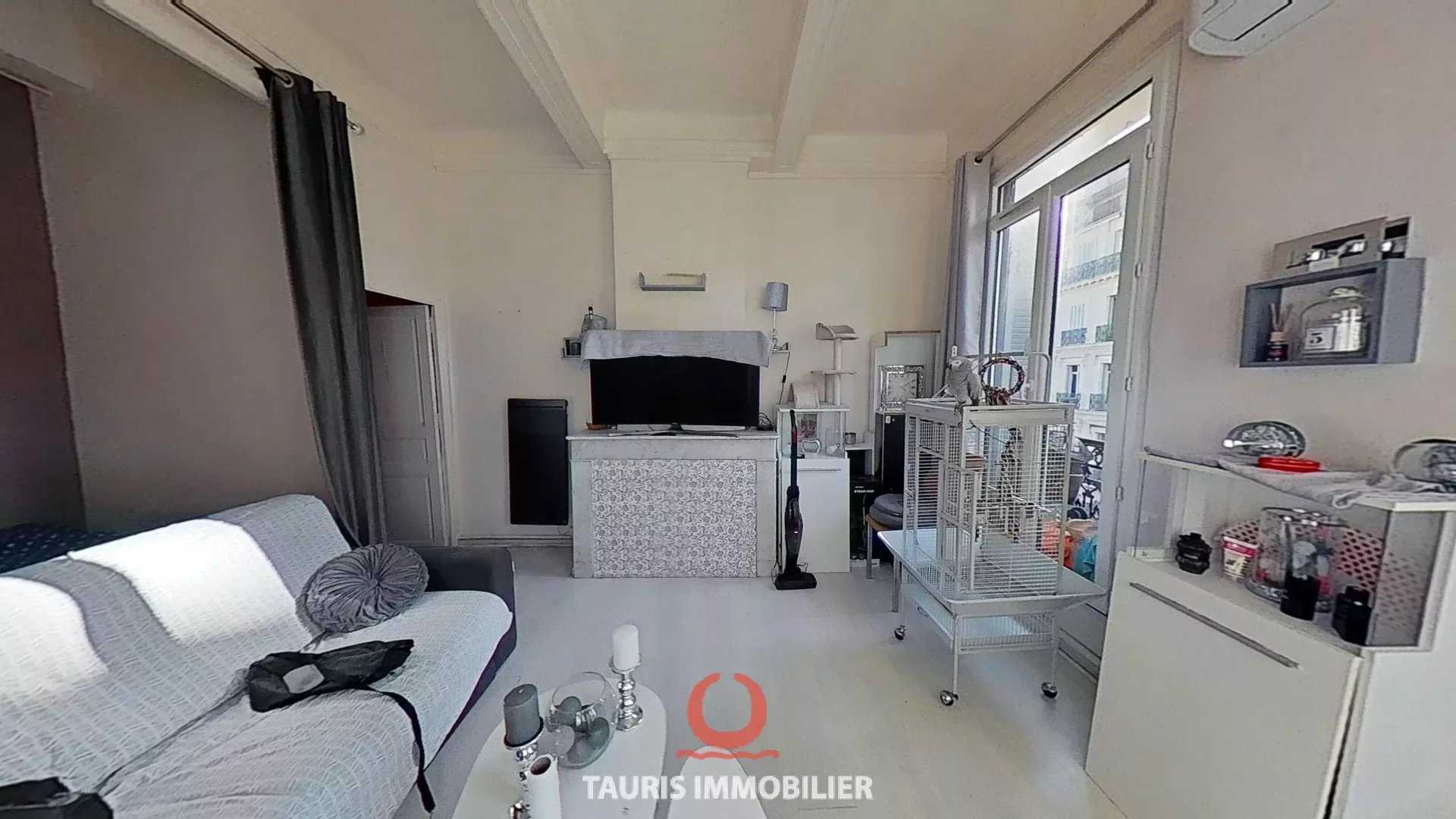 Condominium in Marseille, Provence-Alpes-Cote d'Azur 12556593