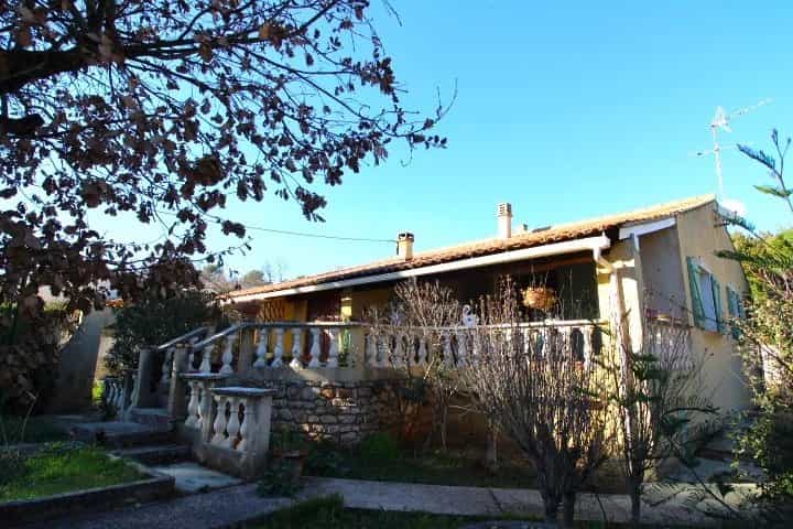 House in Gareoult, Provence-Alpes-Cote d'Azur 12556599