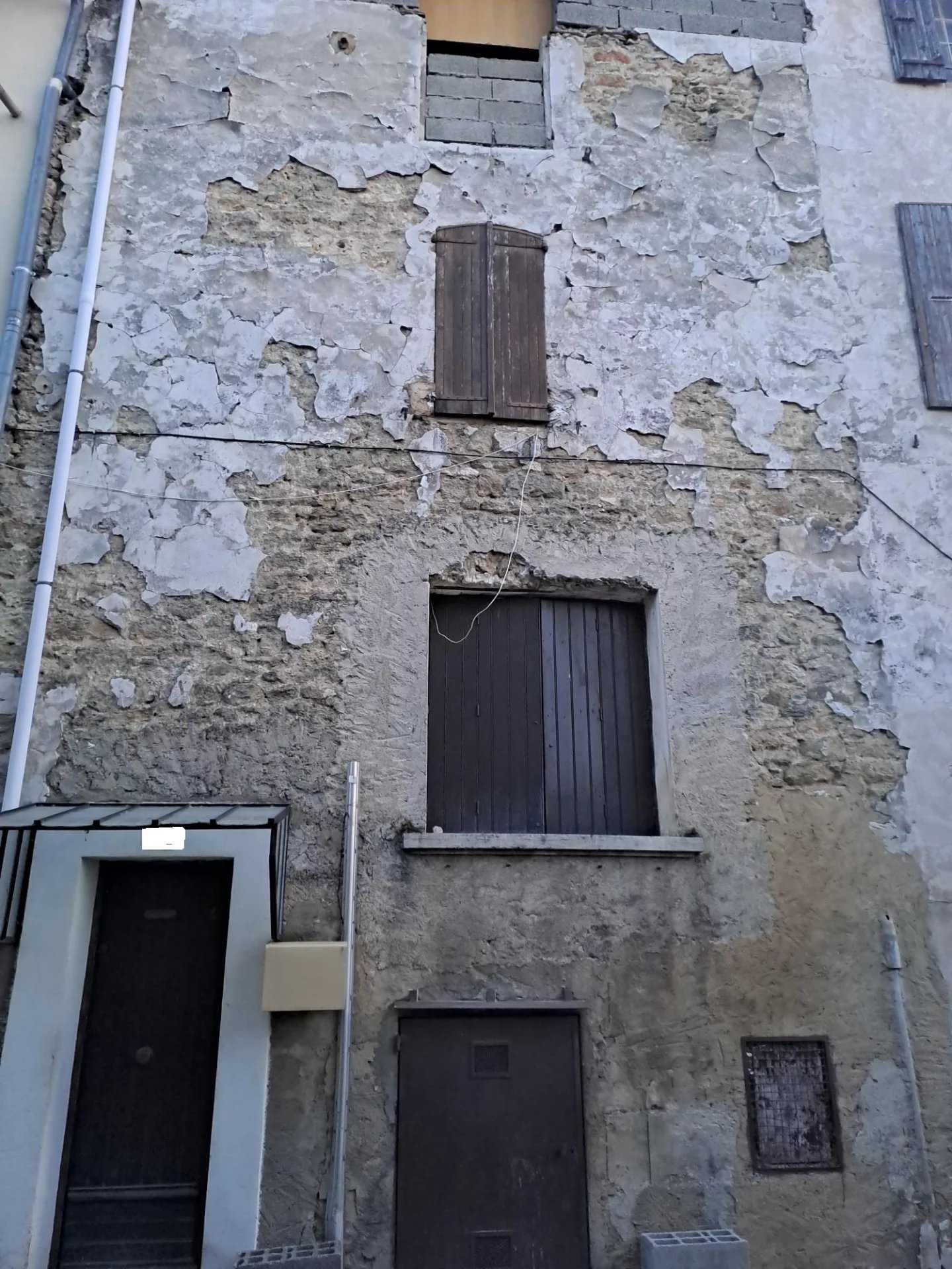 House in Malemort-du-Comtat, Provence-Alpes-Cote d'Azur 12556601