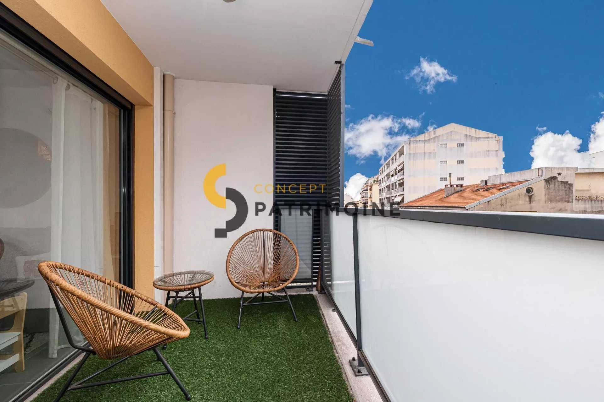 Condominium in Nice, Alpes-Maritimes 12556615