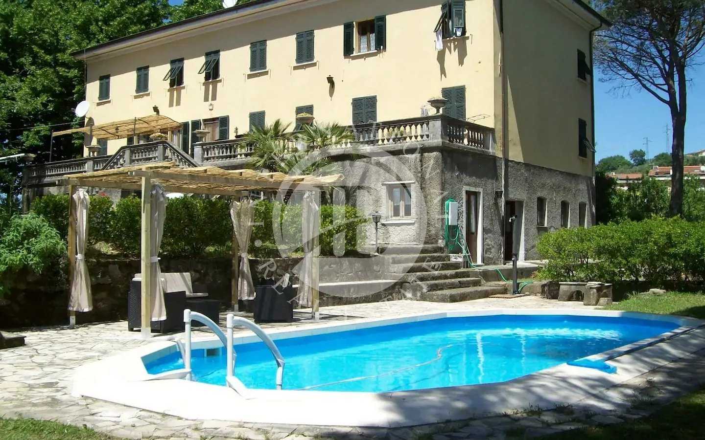 Rumah di Sarzana, Liguria 12556705
