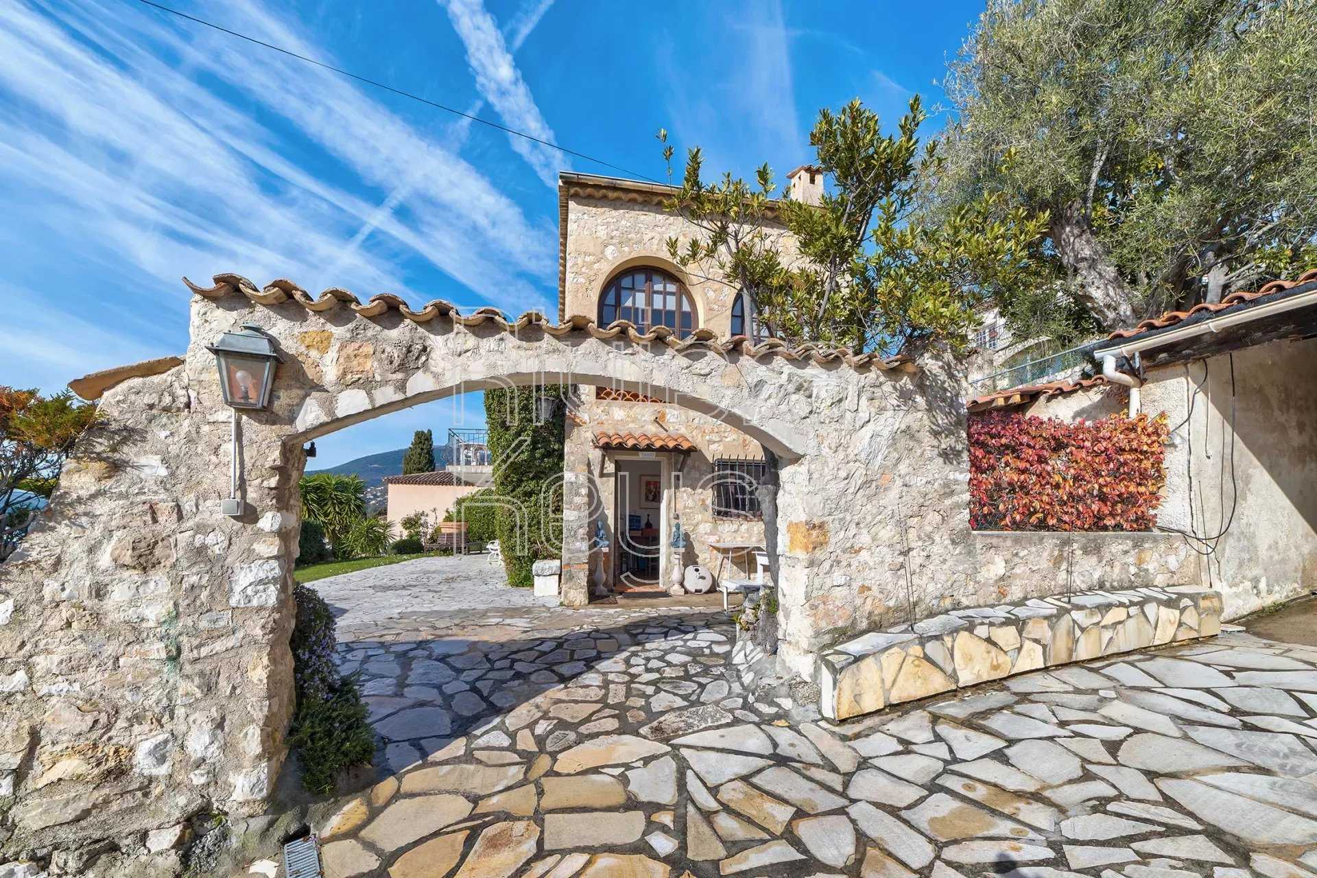 Talo sisään Vence, Provence-Alpes-Cote d'Azur 12556707