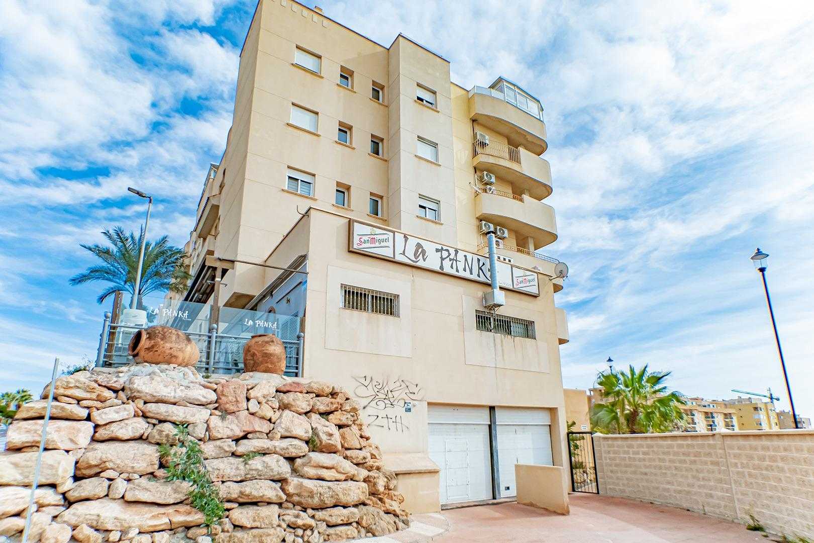 Condominium in Roquetas de Mar, Andalucía 12557173