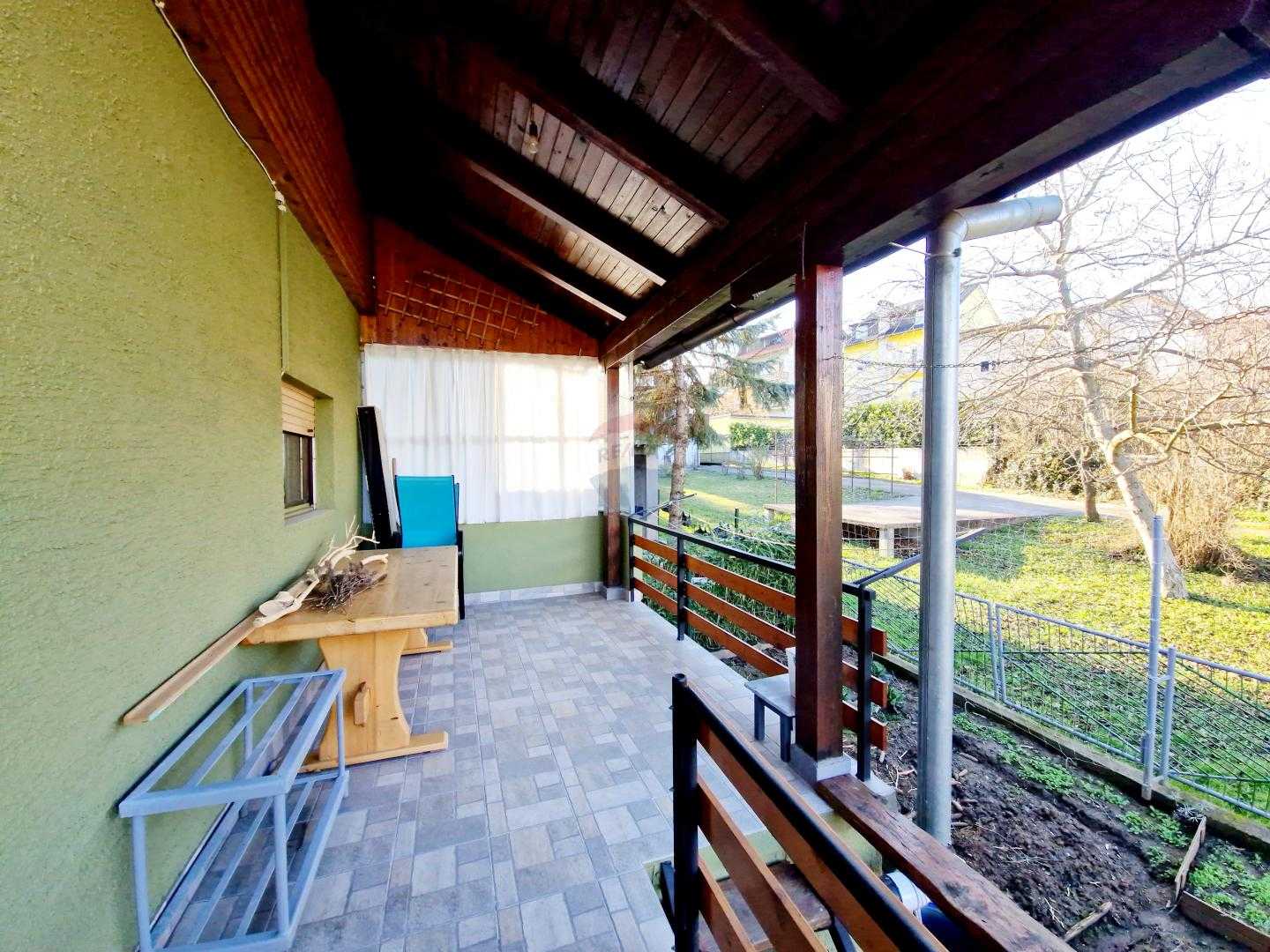 Casa nel Sestina, Zagabria, Laurea 12558348