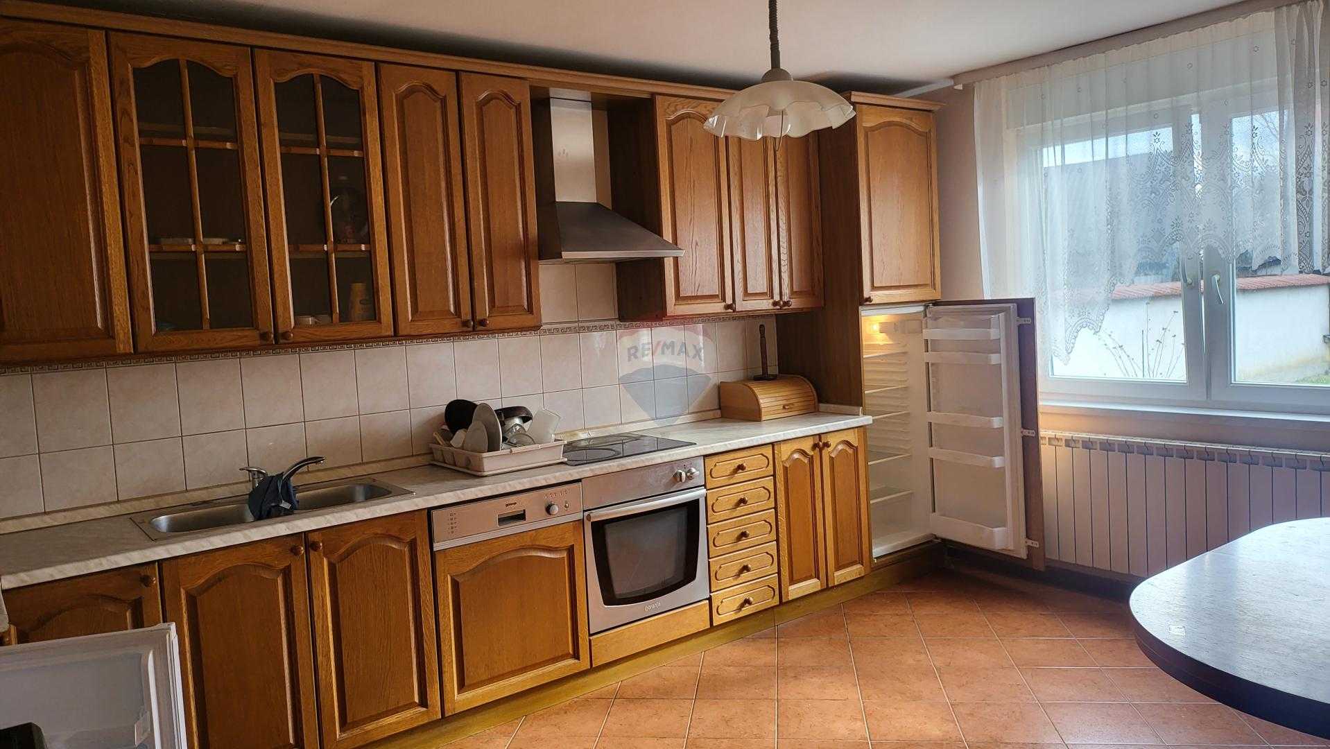 Casa nel Odra, Zagabria, Laurea 12558401