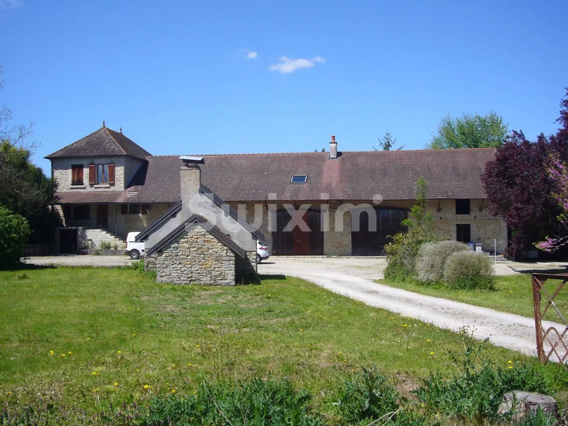House in Lons-le-Saunier, Bourgogne-Franche-Comte 12558452
