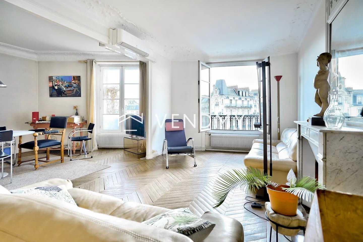 Condominium in Paris, Ile-de-France 12558493