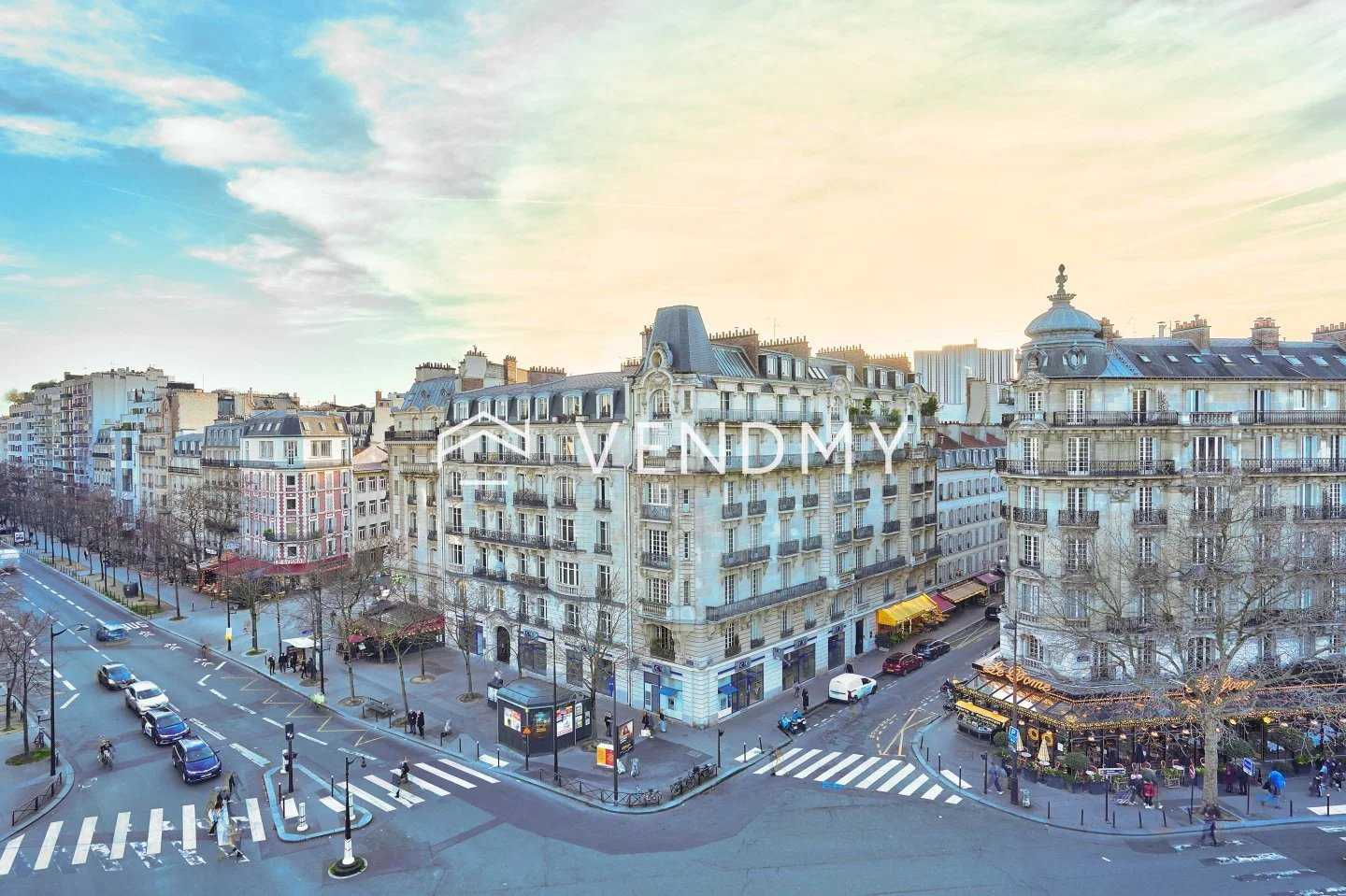 Condominium in Paris, Ile-de-France 12558493