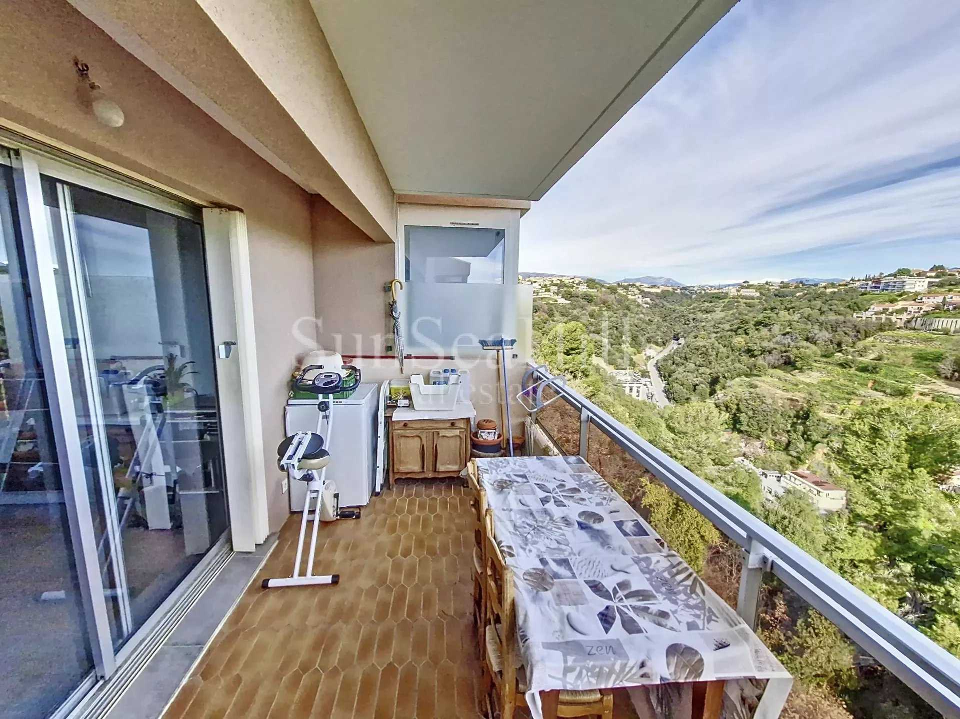 Condominium dans La Madeleine, Provence-Alpes-Côte d'Azur 12558547