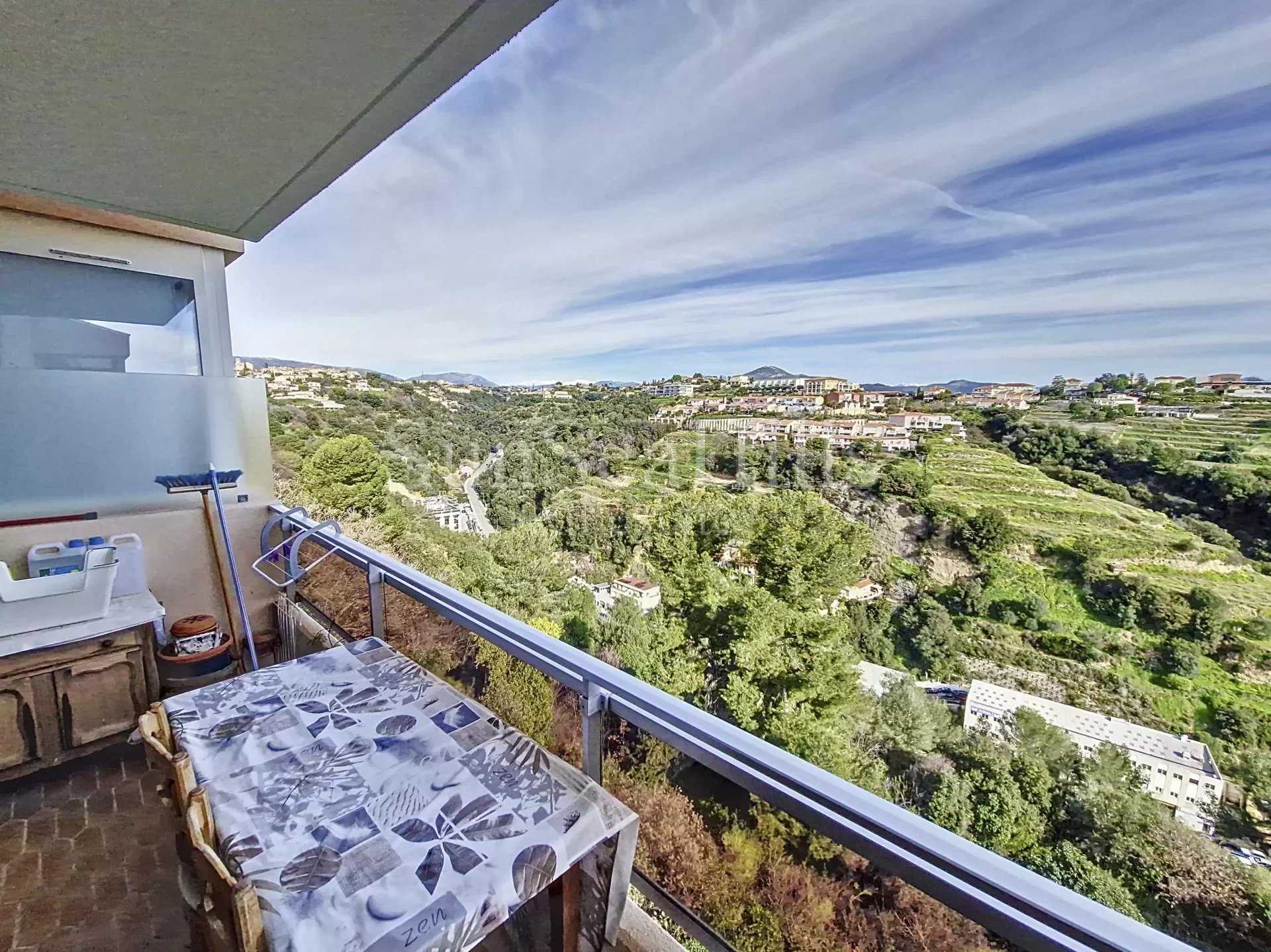 Condominium in Nice, Alpes-Maritimes 12558547