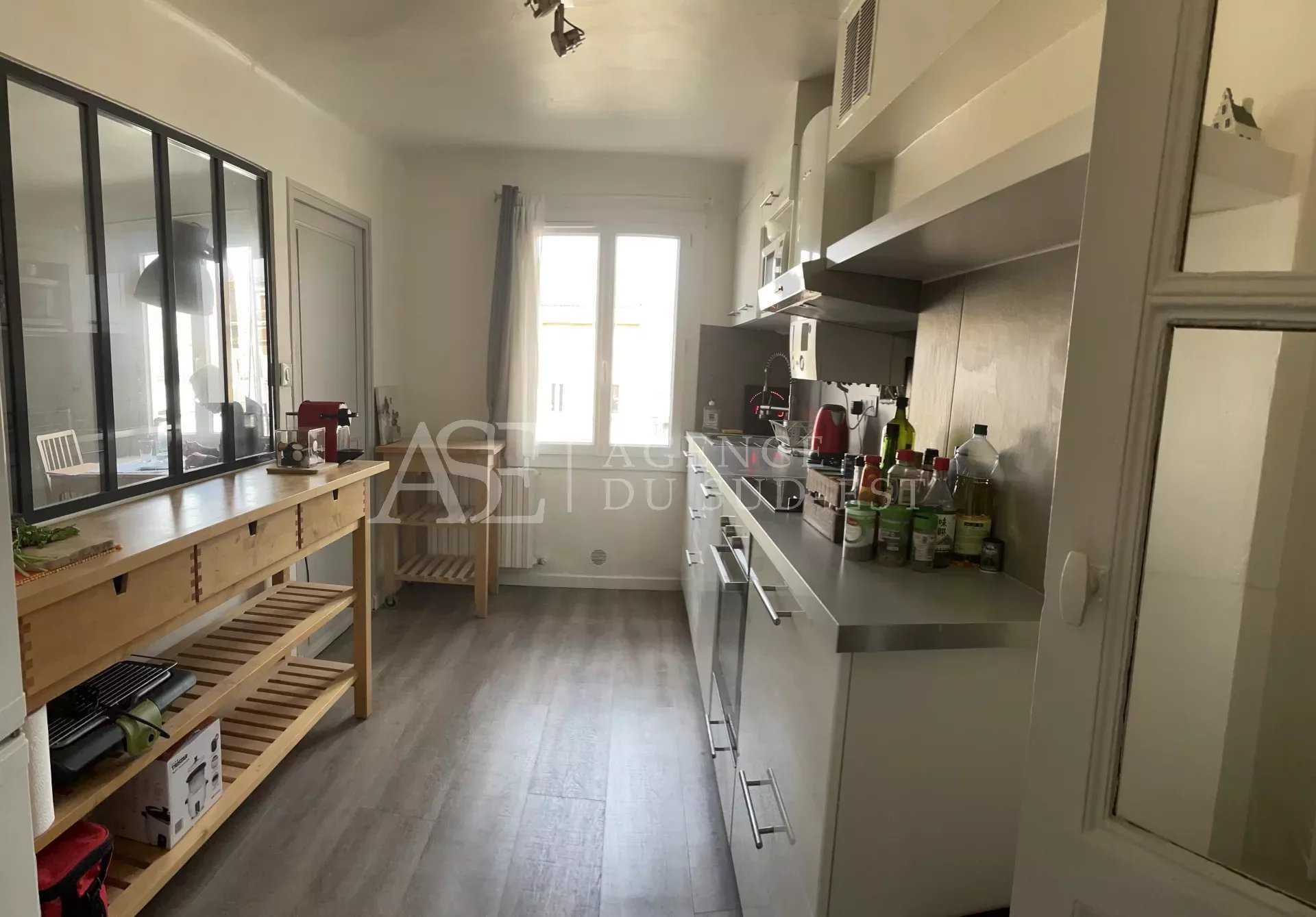 公寓 在 Aix-en-Provence, Bouches-du-Rhône 12558626