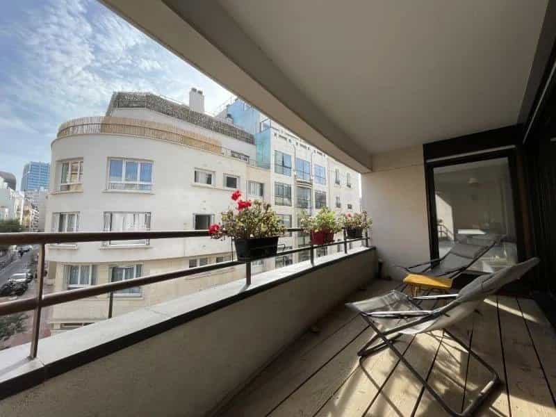 Condominium in Levallois-Perret, Hauts-de-Seine 12559708