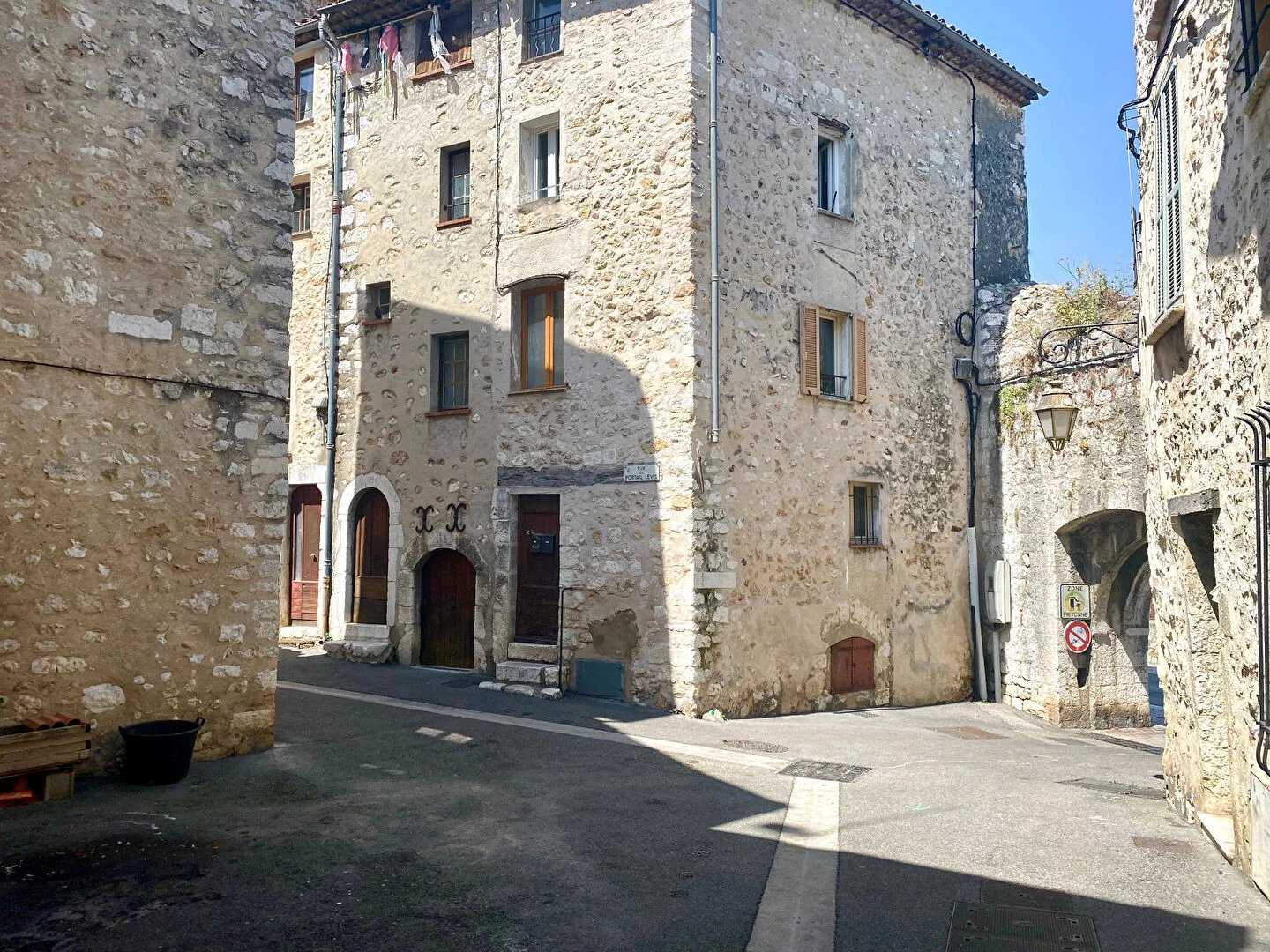 Condominium in Vence, Provence-Alpes-Cote d'Azur 12559800