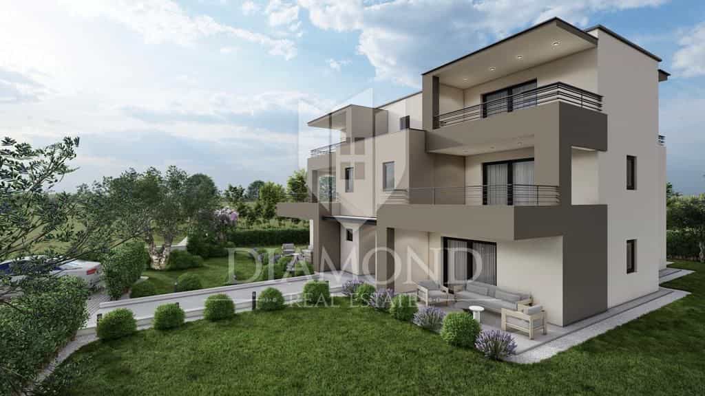 Condominium in Poreč, Istria County 12559989