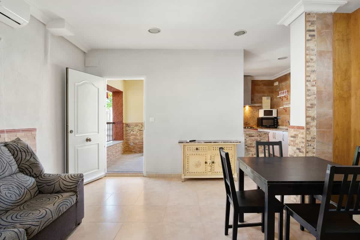 Useita asuntoja sisään La Horadada, Valencia 12574231