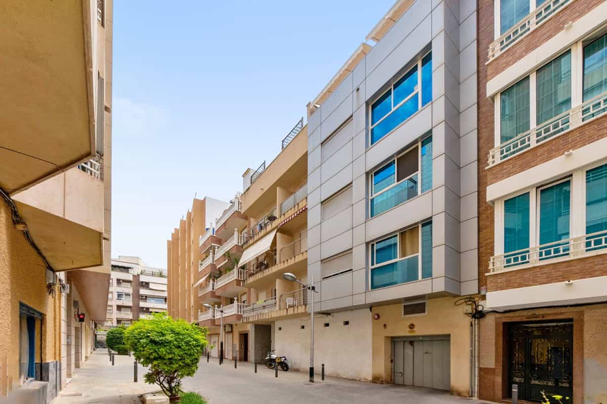 Eigentumswohnung im Torrevieja, Comunidad Valenciana 12574240