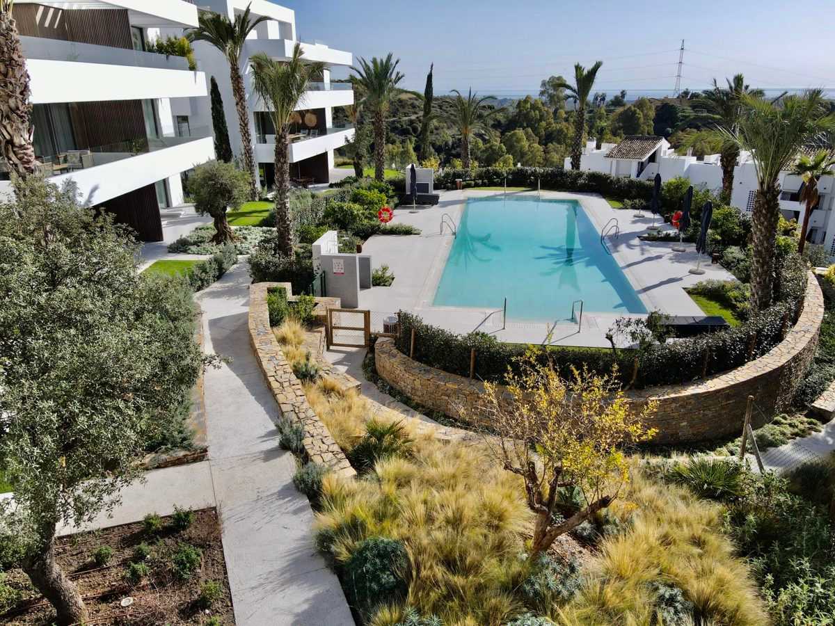 Condominium in Benahavis, Andalusia 12574250