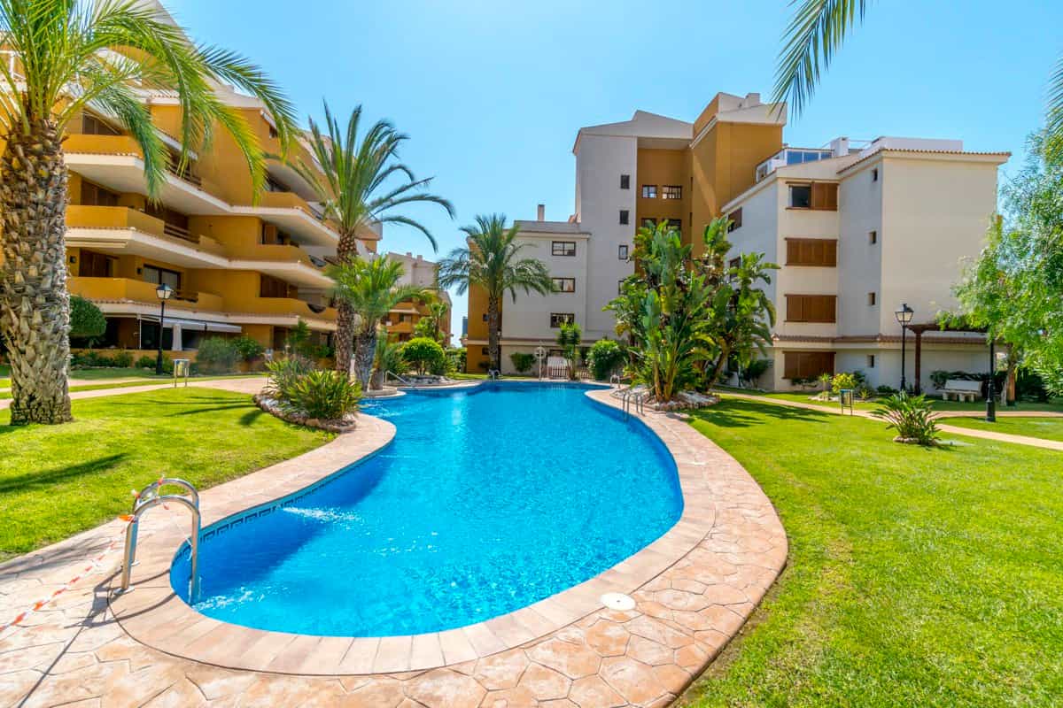 Condominium in Torrevieja, Comunidad Valenciana 12574256