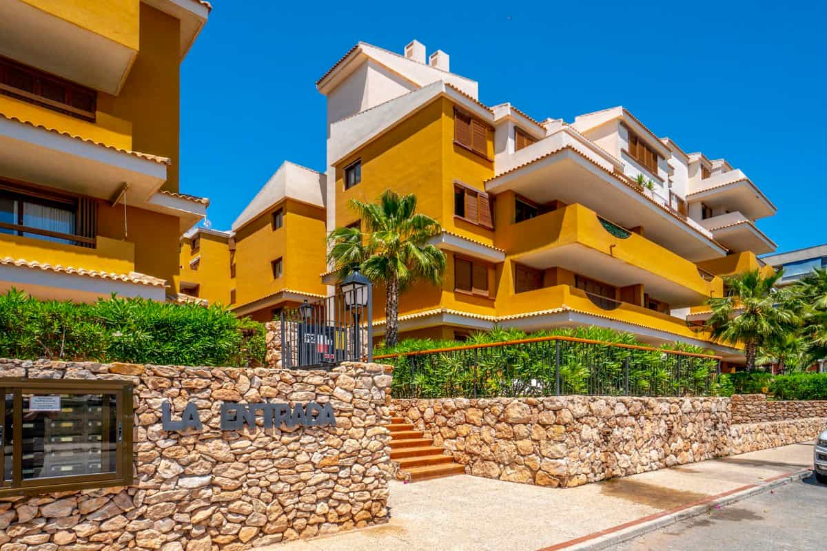Condominium in Torrevieja, Comunidad Valenciana 12574256