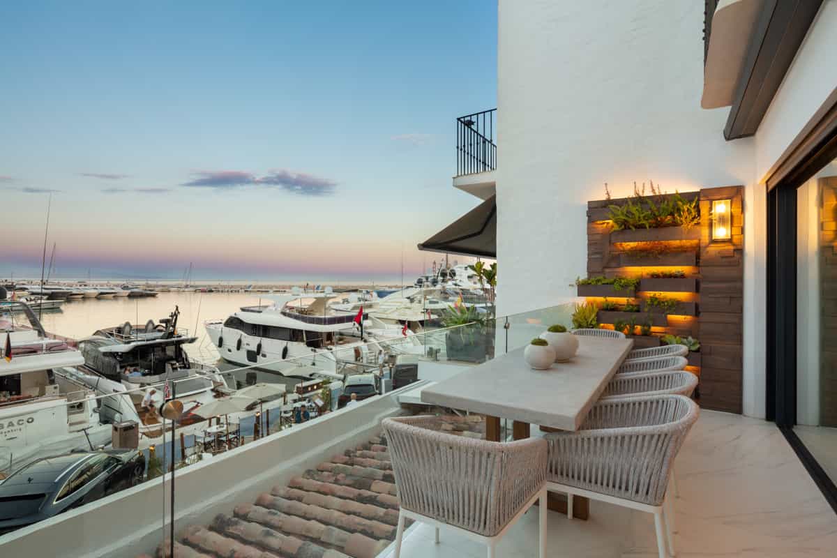 Condominium in Marbella, Andalusia 12574264