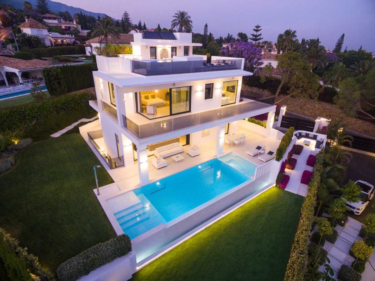 House in Marbella, Andalusia 12574268