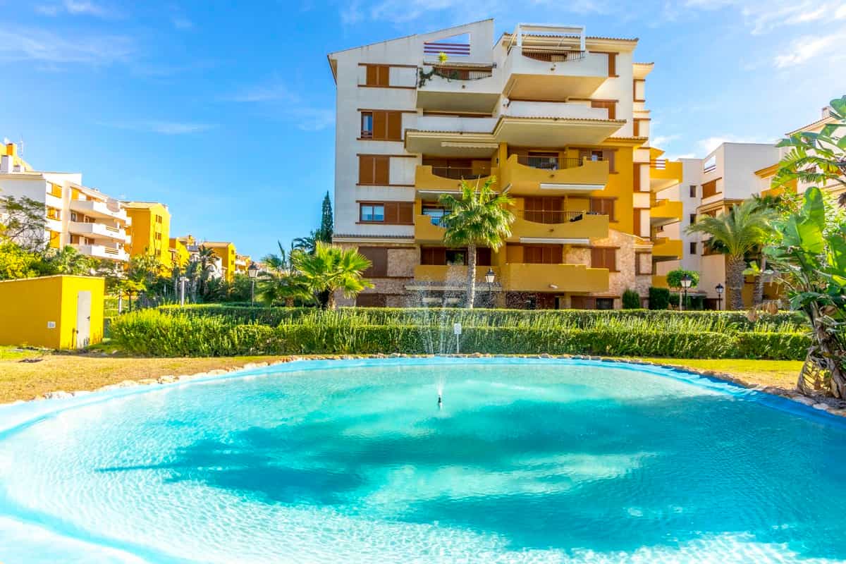 Condominium in Torrevieja, Comunidad Valenciana 12574292