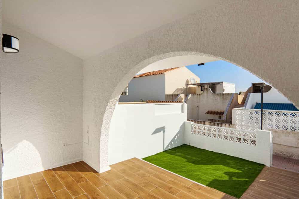 Useita asuntoja sisään San Miguel de Salinas, Comunidad Valenciana 12574303
