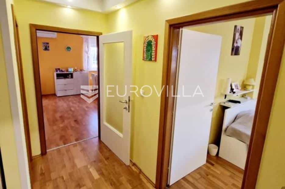公寓 在 Pula, Istarska županija 12574351