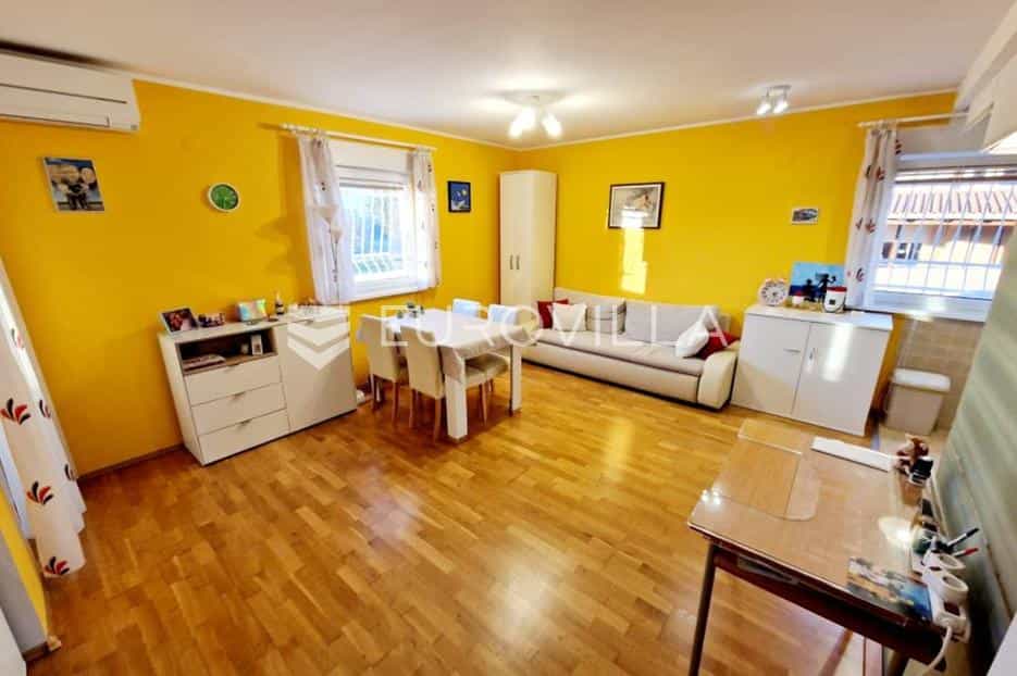 公寓 在 Pula, Istarska županija 12574351