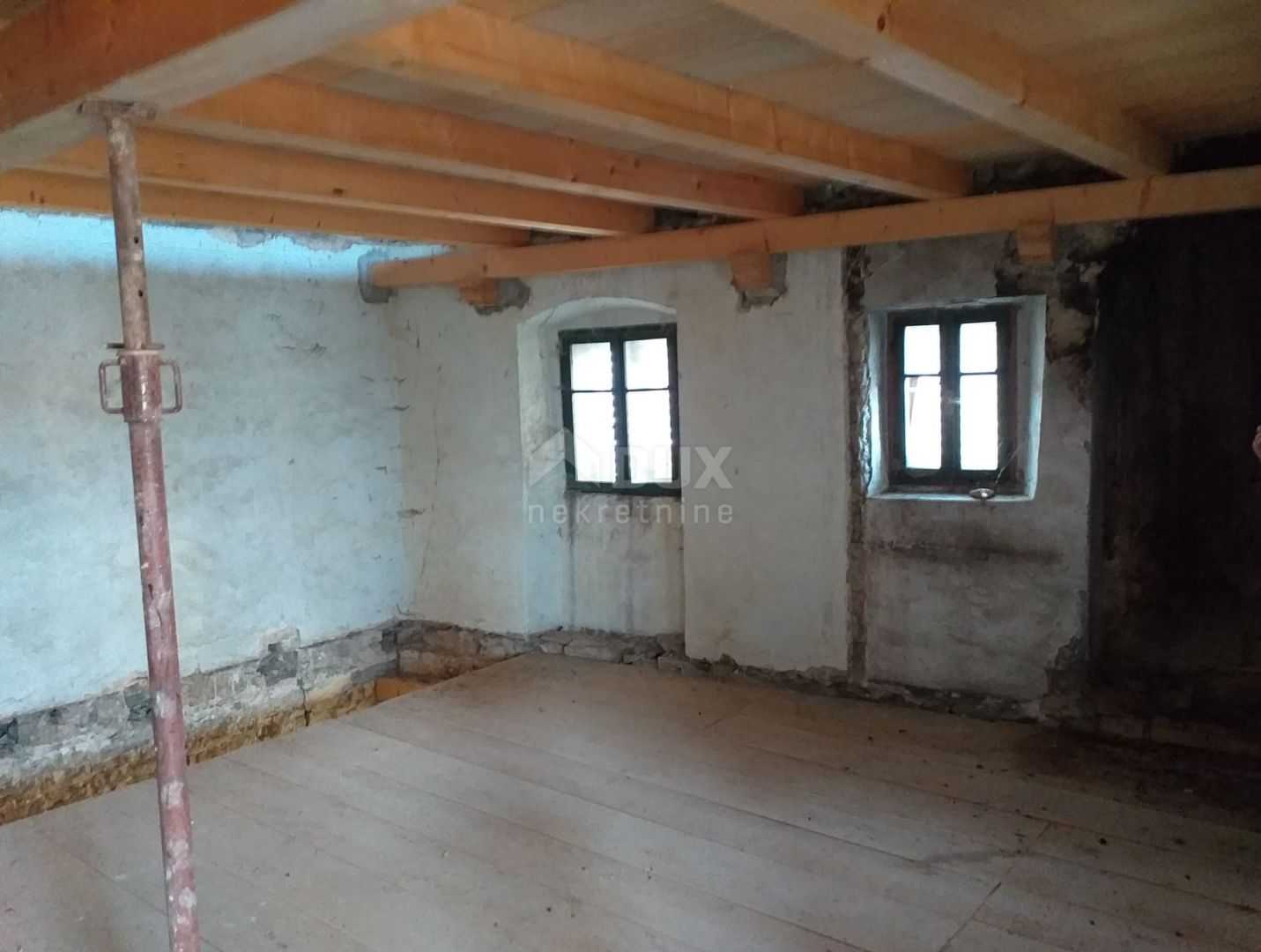 casa en Motovun, Istarska Županija 12574425