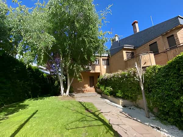 House in Chamartin, 22 Calle del Abedul 12575464