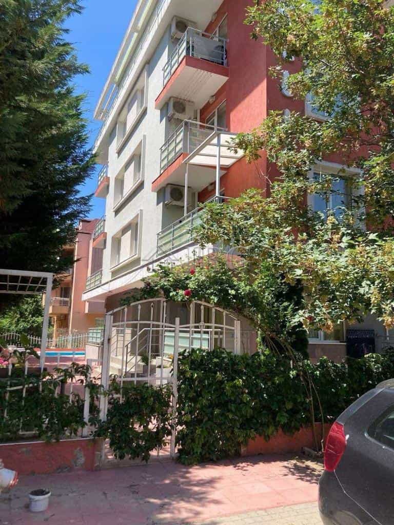 Condominium dans Nessebar, Bourgas 12576519