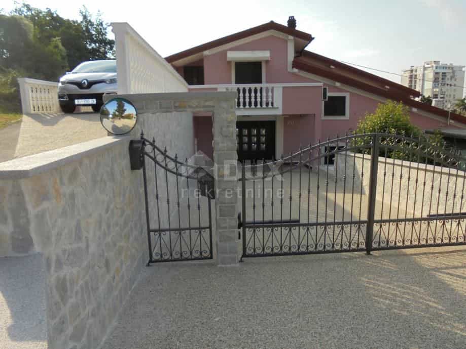 住宅 在 Rijeka, Primorsko-goranska županija 12577416