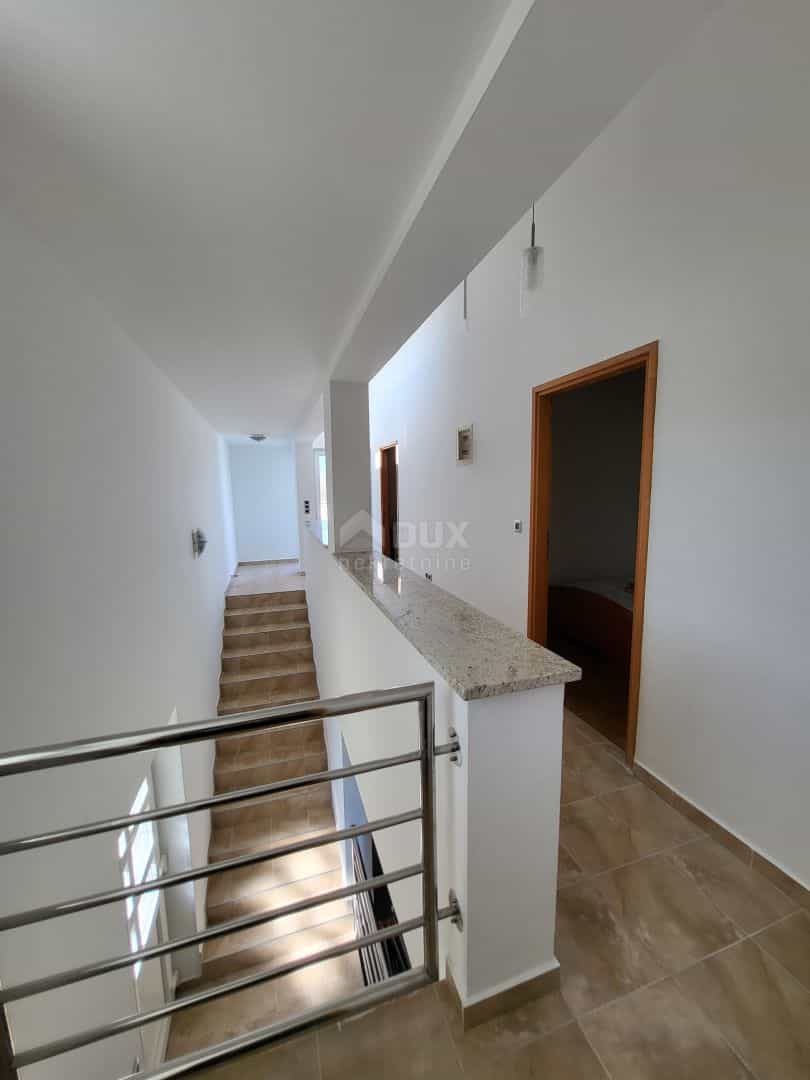 Rumah di Neviđane, Zadar County 12577423