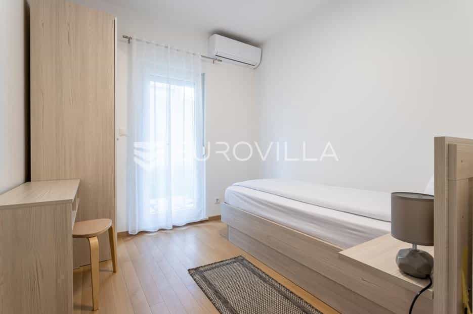 公寓 在 Split, Splitsko-dalmatinska županija 12580836