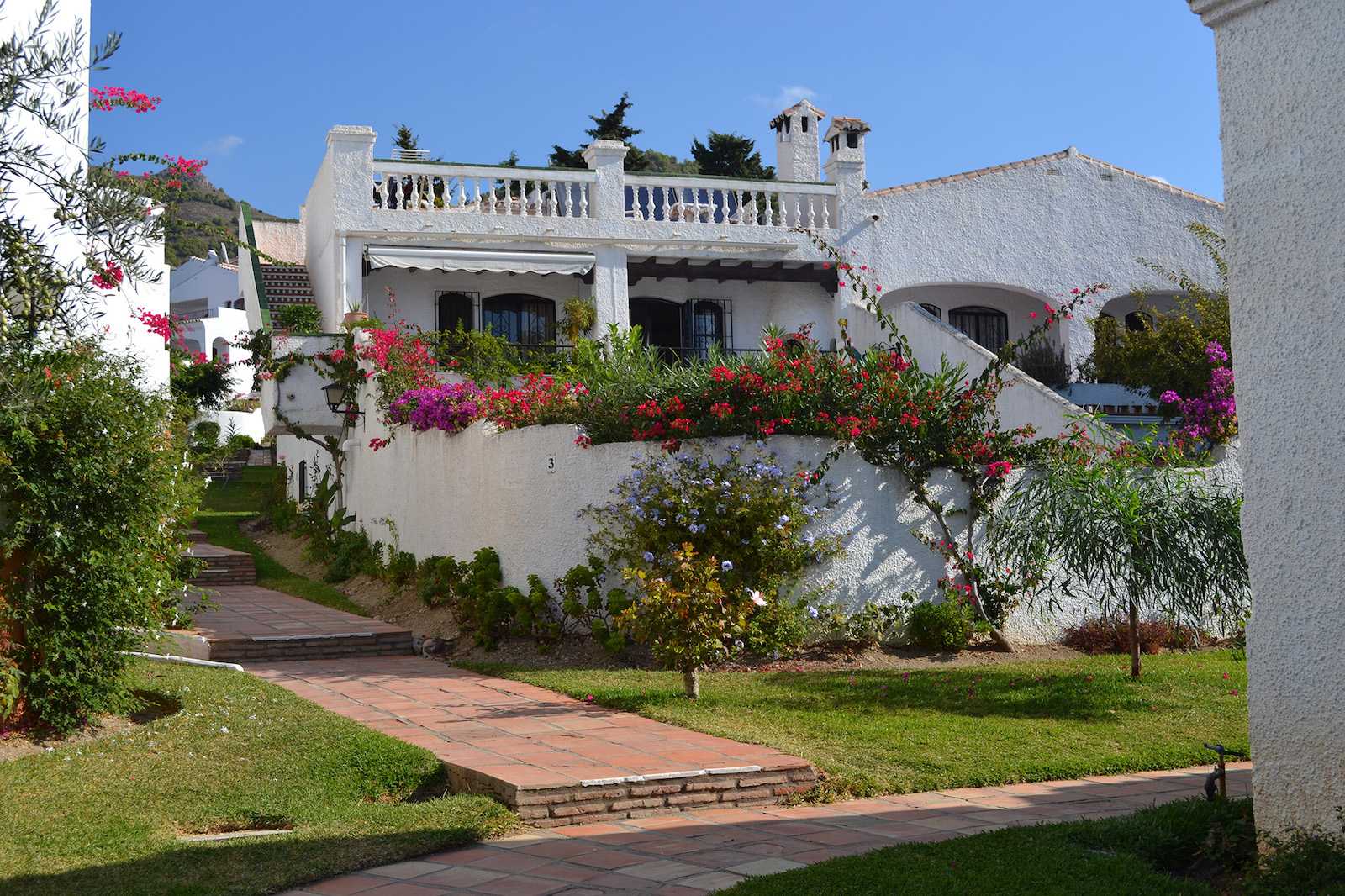 rumah dalam Nerja, Andalusia 12581012