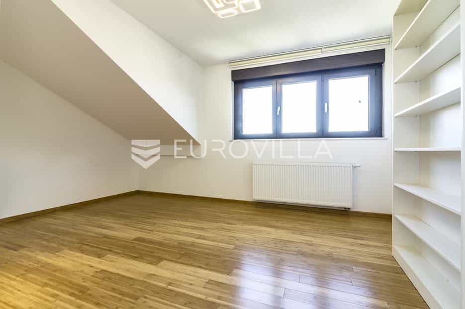Condominium in Zagreb,  12582278
