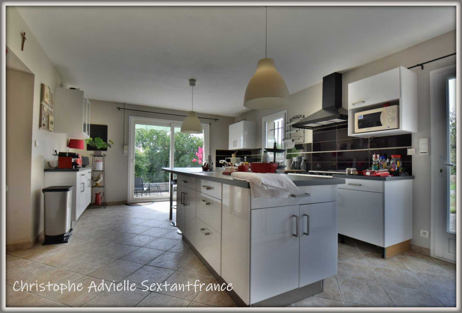 casa en Saint-Sauveur, Nouvelle-Aquitaine 12582545