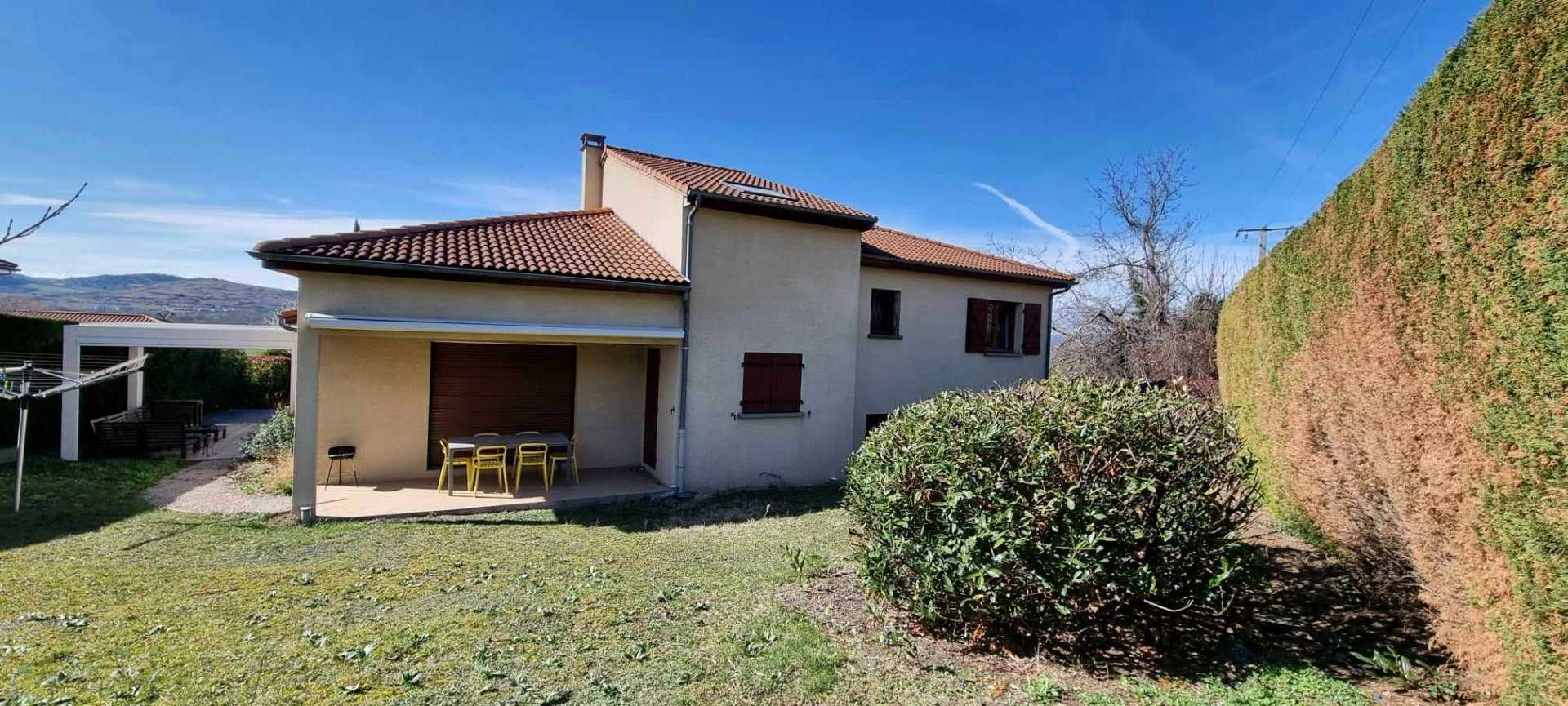 casa no Mirefleurs, Auvergne-Rhône-Alpes 12582581