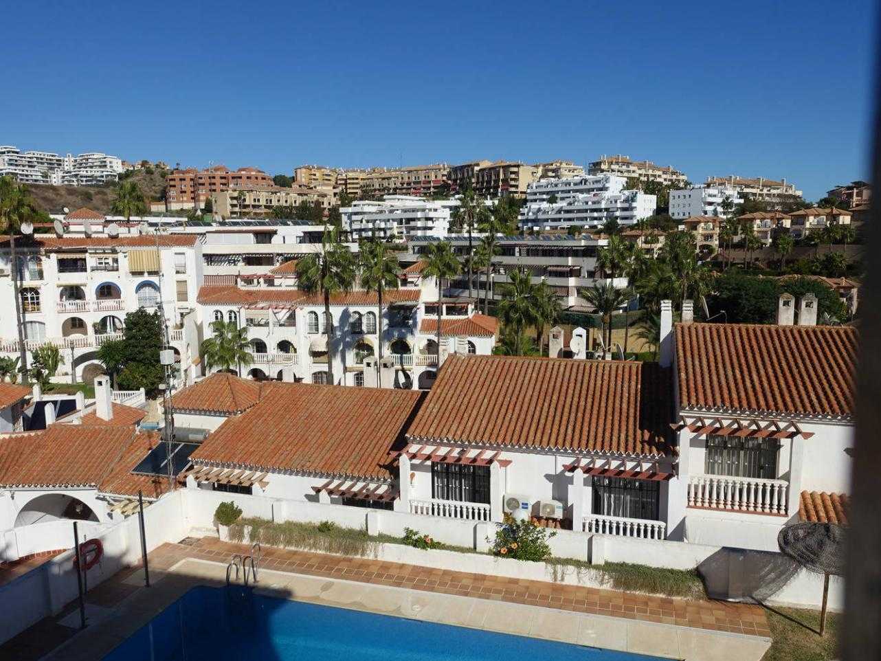 Condominium in Fuengirola, Andalusia 12583581