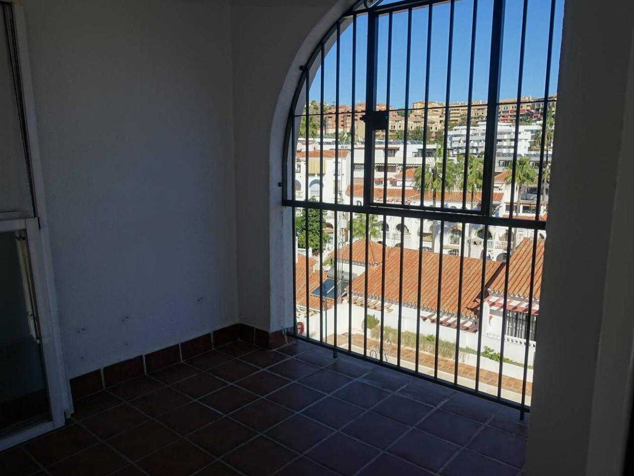 Condominium in Las Lagunas de Mijas, Andalucía 12583581