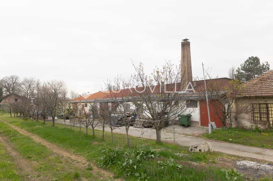 अन्य में Borovo, Vukovarsko-srijemska županija 12583703