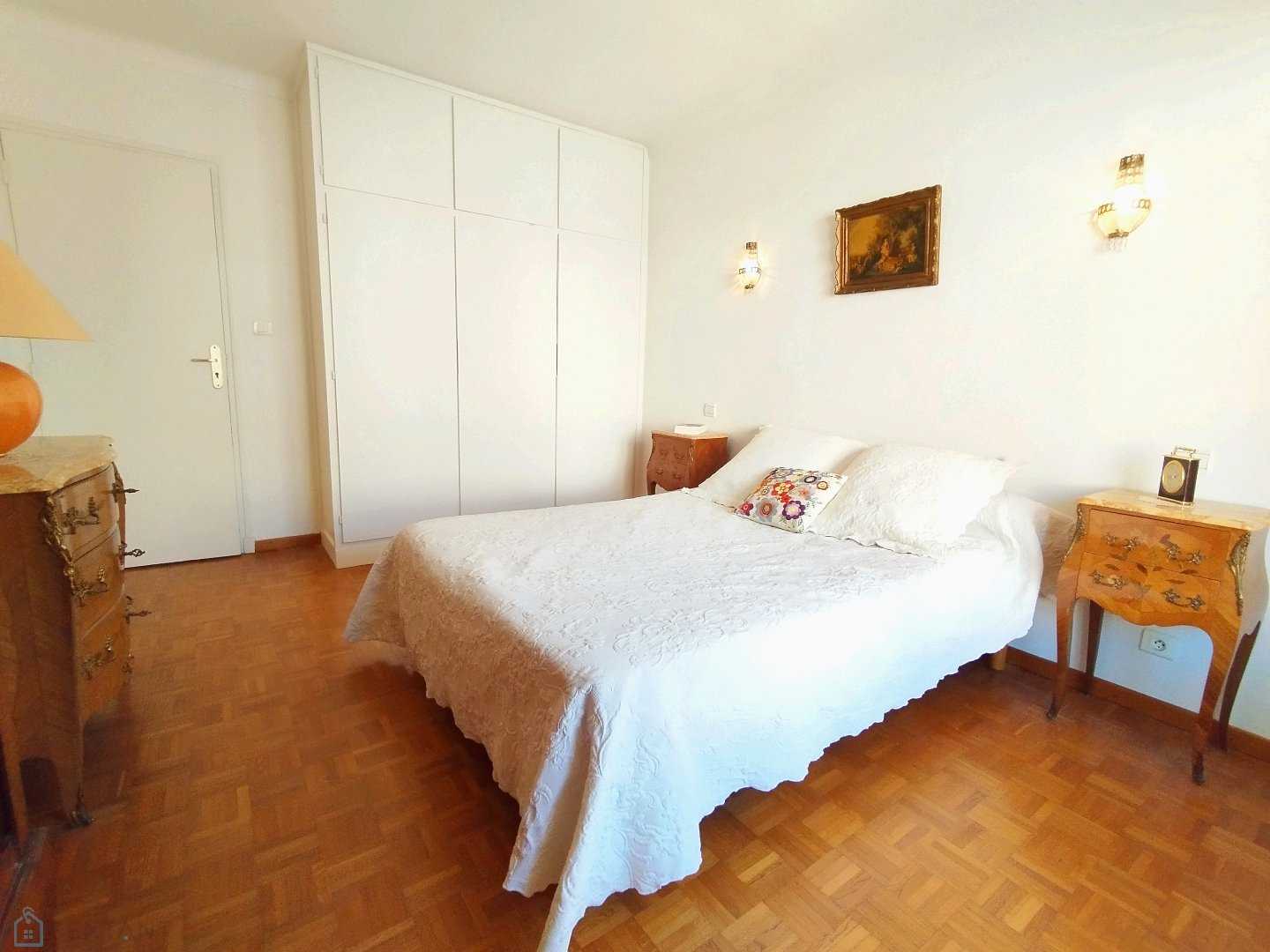 公寓 在 Saint-Raphaël, Provence-Alpes-Côte d'Azur 12584047