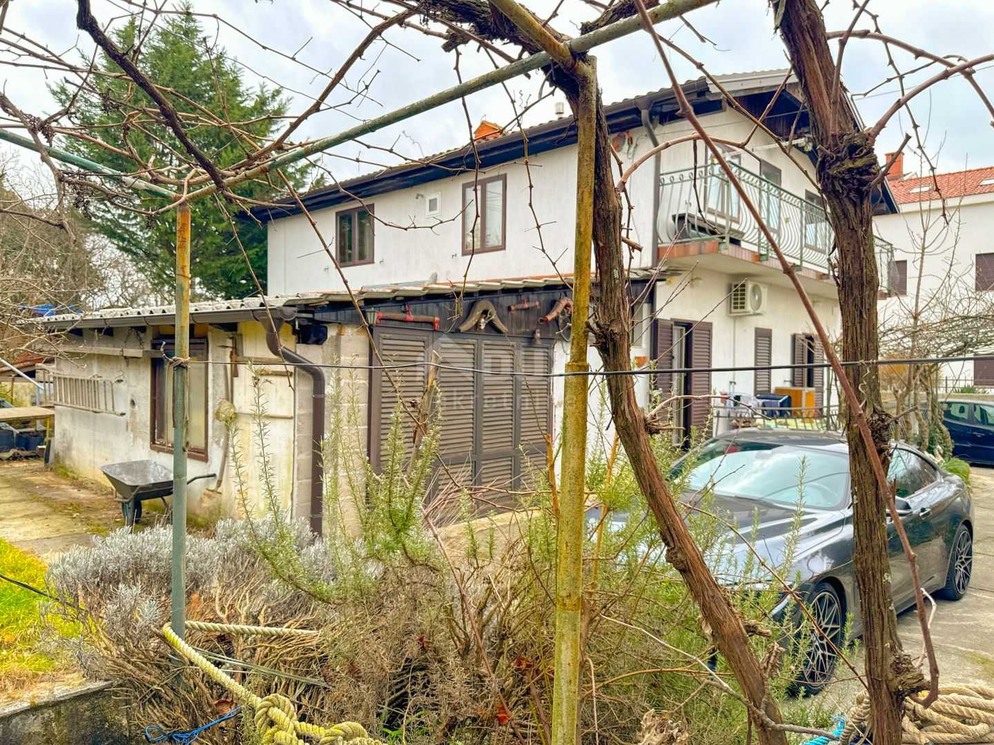 rumah dalam Drenova, Primorsko-Goranska Zupanija 12585309